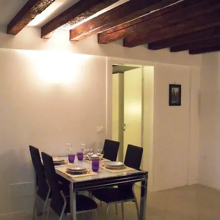 Venezianamente Apartamento *